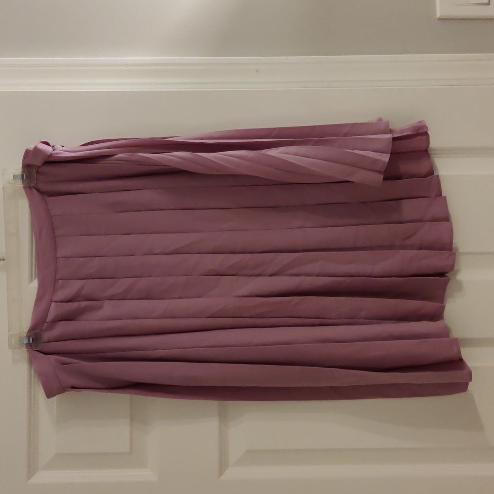 Pleated skirt with belt detail.